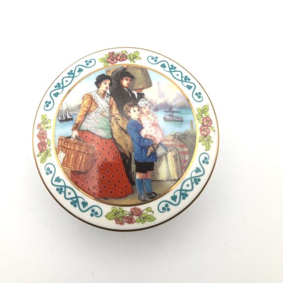 Vintage Fleetwood Collection Hand Painted Porcelain Music Box #885 "America" - Picture 1 of 6